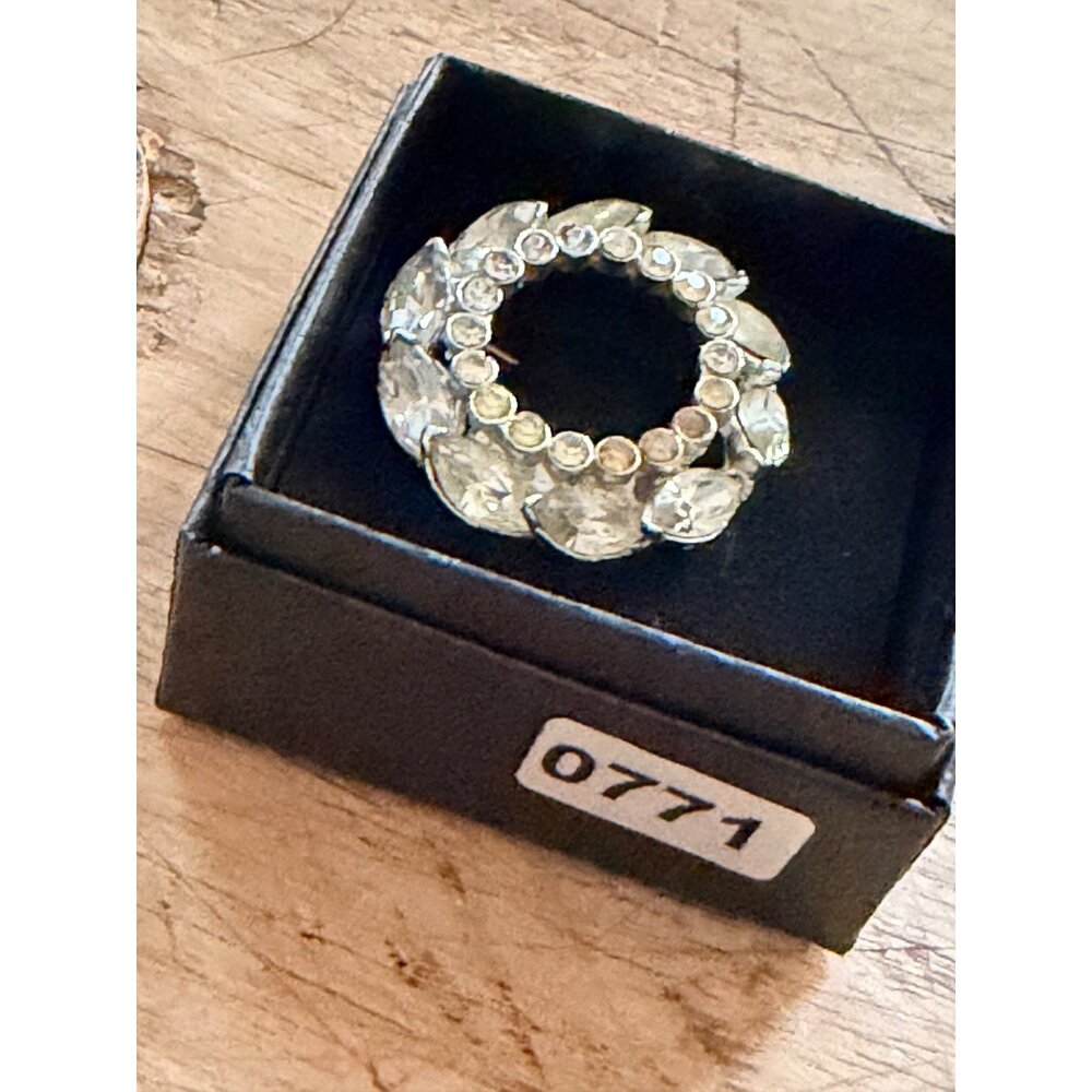 Vintage Rhinestone Circle Brooch Pin In Gift Box - Picture 5 of 6